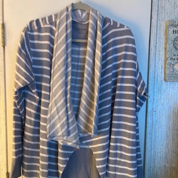 Calvin Klein Sweaters - Cardenal sweeter by Calvin klein